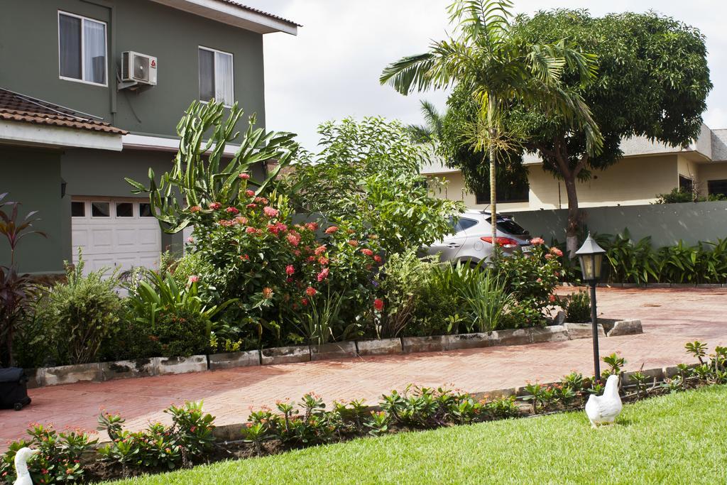 Quest Lodge Acra Exterior foto