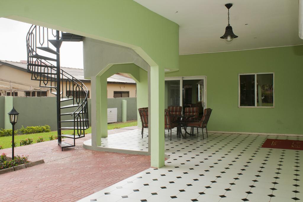 Quest Lodge Acra Exterior foto