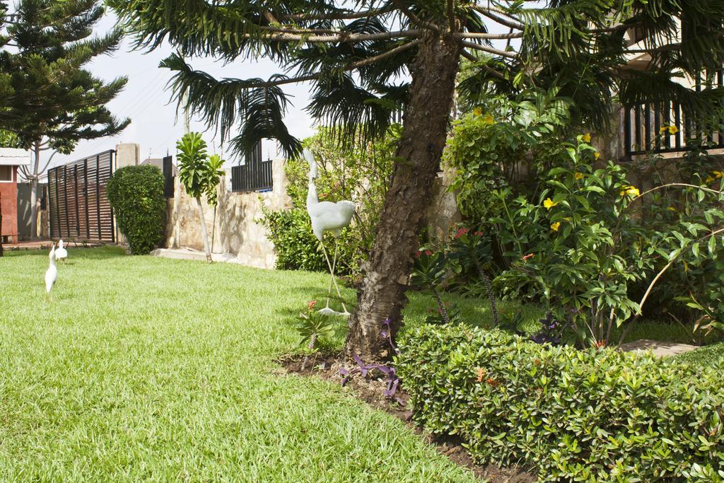 Quest Lodge Acra Exterior foto