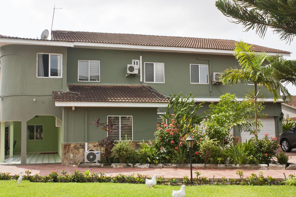 Quest Lodge Acra Exterior foto