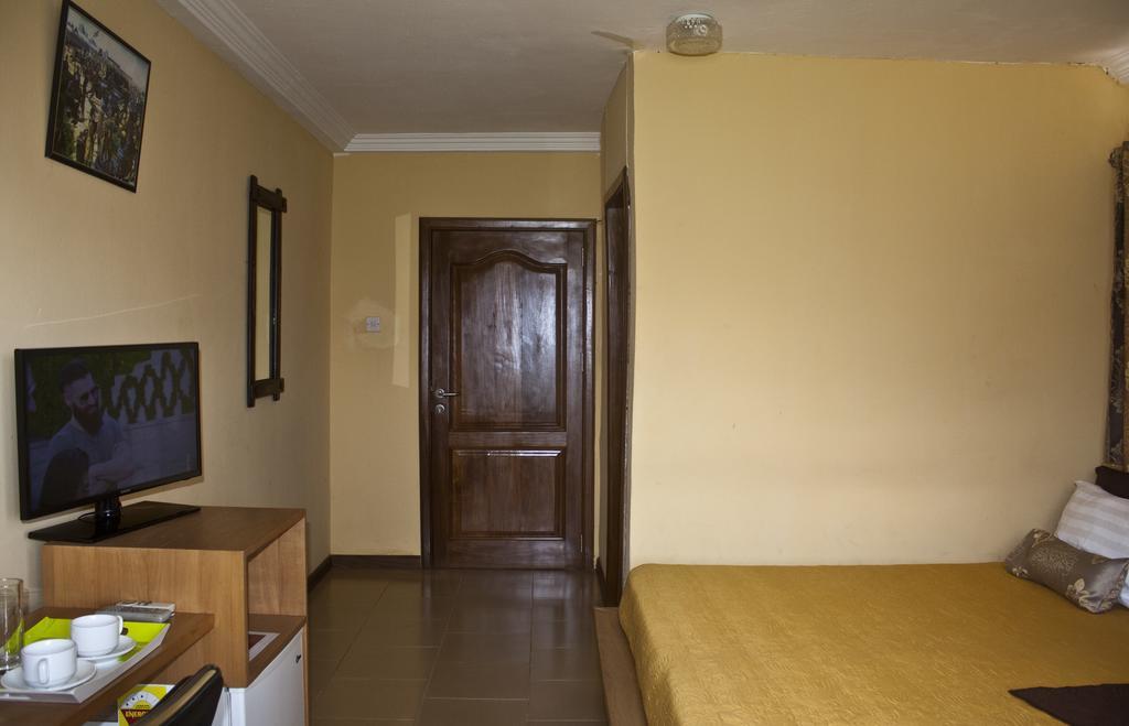 Quest Lodge Acra Exterior foto