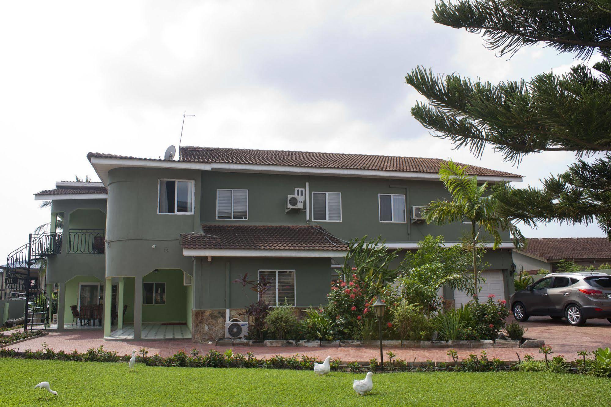 Quest Lodge Acra Exterior foto
