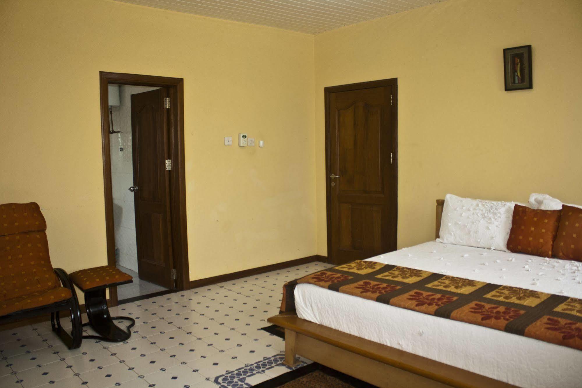 Quest Lodge Acra Exterior foto
